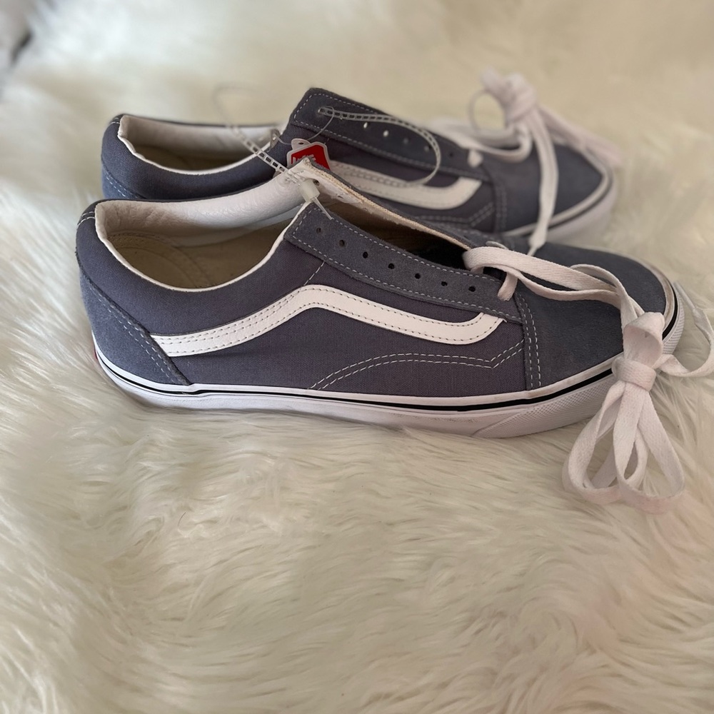 Van’s off the wall shoes size 9.🍓🌿🍓🌿🍓